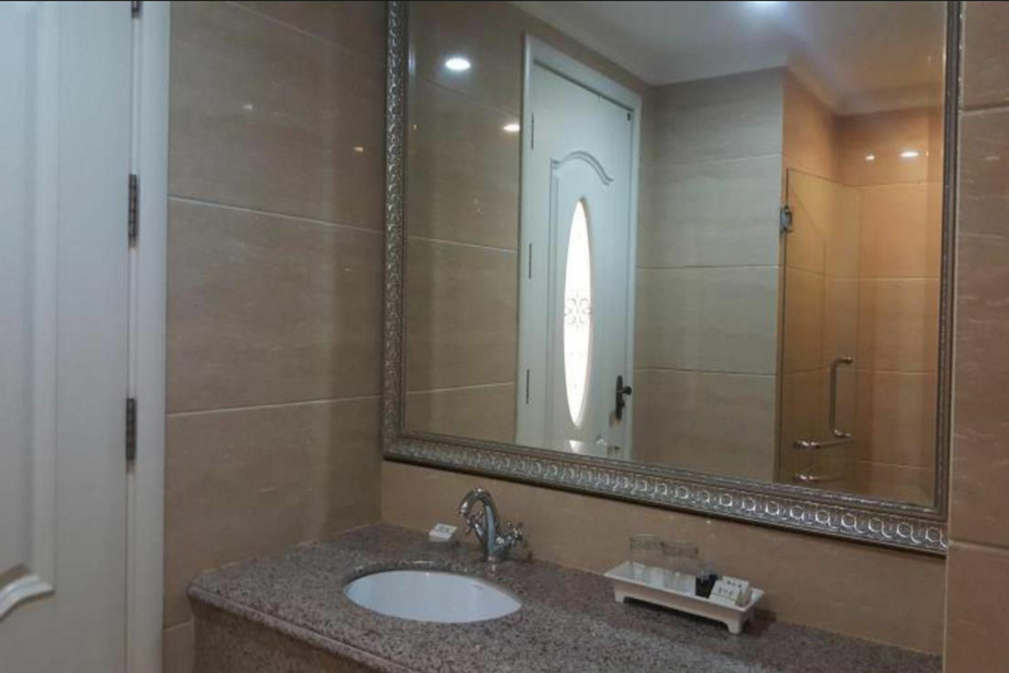 Lk Noble Suite Pattaya Exterior foto